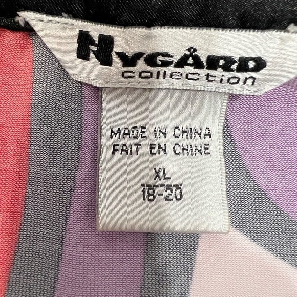 Nygard Collection XL (18-20) Abstract Print Blouse with Beaded Neckline - Picture 3 of 11